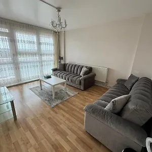 Flat, In Haggerston N1, Apartment