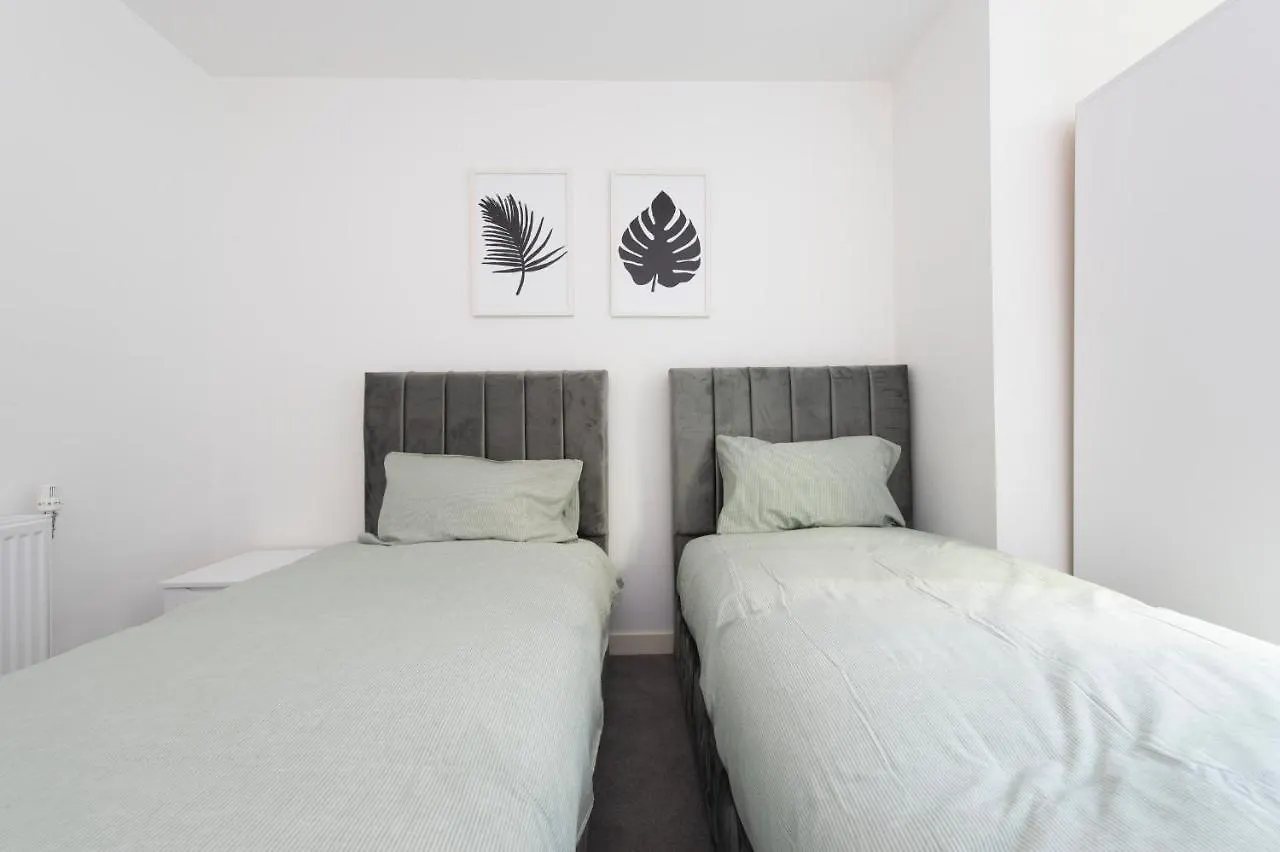 Stunning Luxury 2 Bedroom London Apartment 0*,