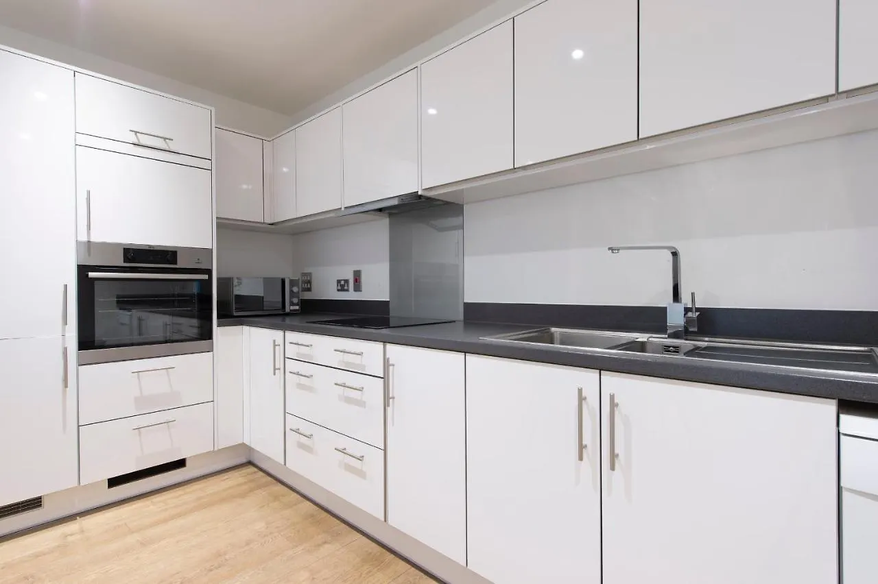 Stunning Luxury 2 Bedroom London Apartment 0*,